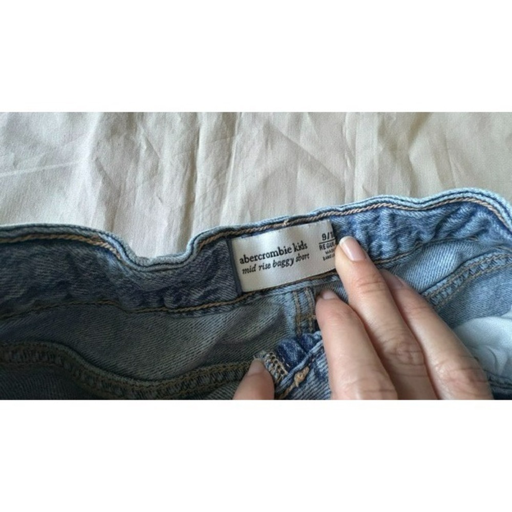 Abercrombie Kids Girls Mid Rise Baggy Denim Shorts Size 9/10 Distressed Jeans - Picture 3 of 15